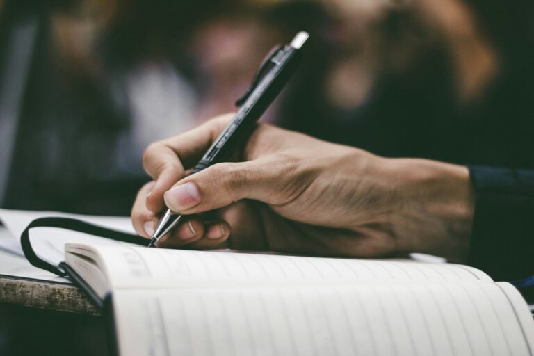 Cum să Alegi Supervisorul Perfect pentru Doctorat: Ghidul Complet 2025